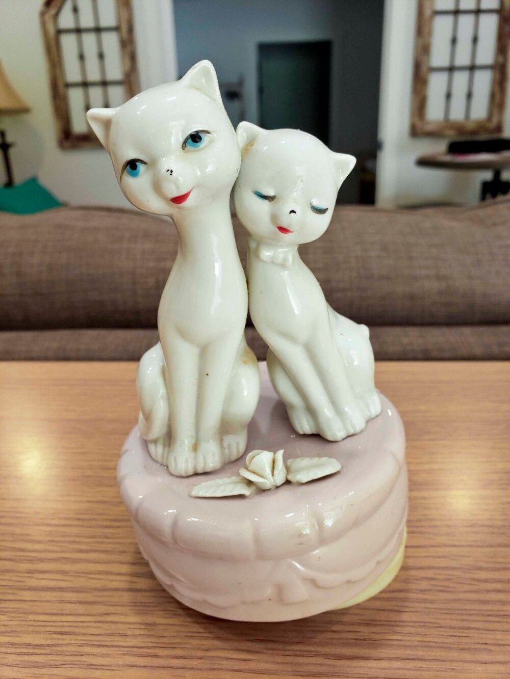 Vintage Cats Music Box